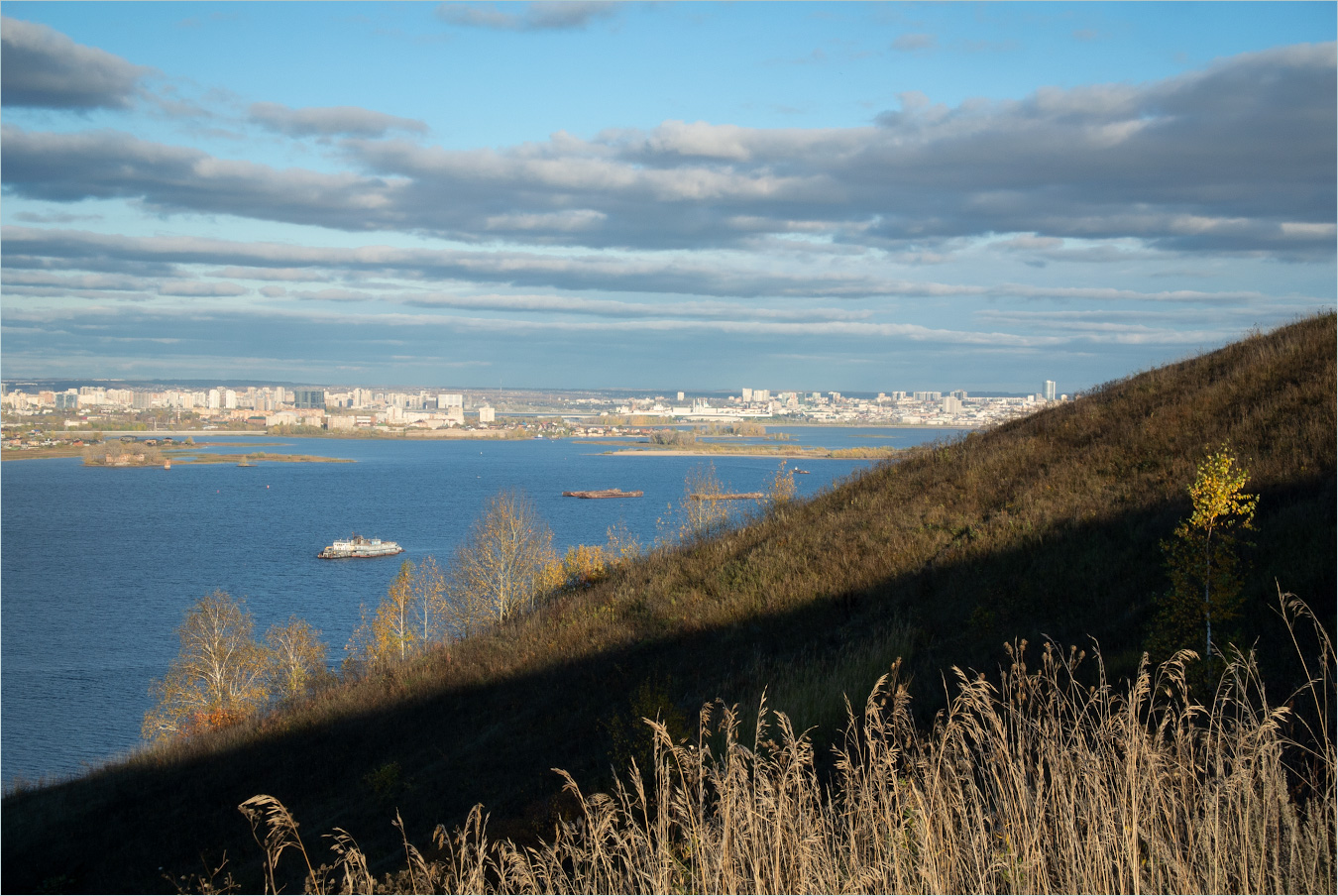 оптимистичный