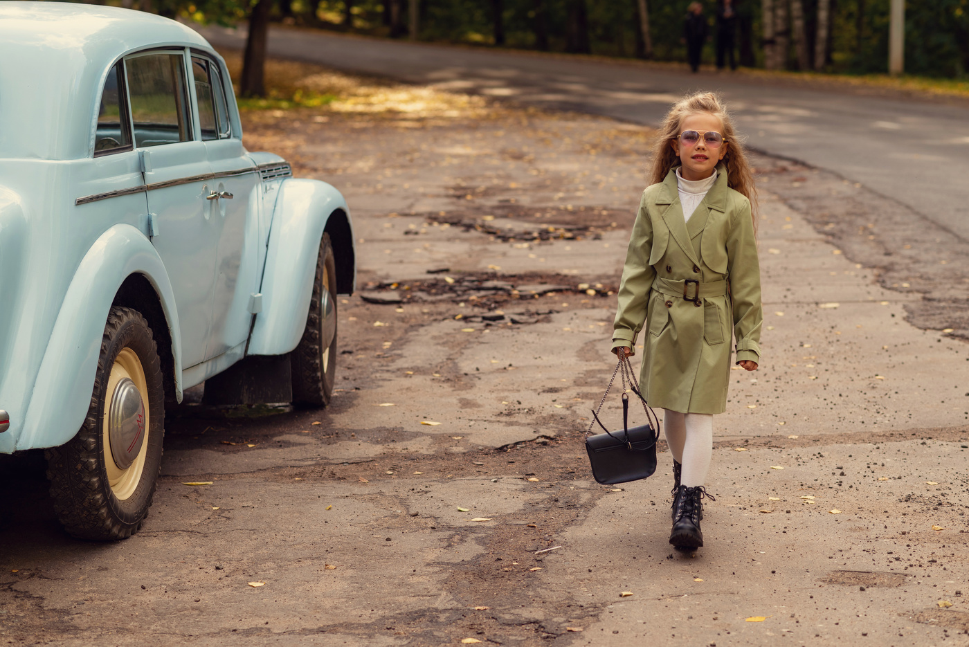 Полина в тренче