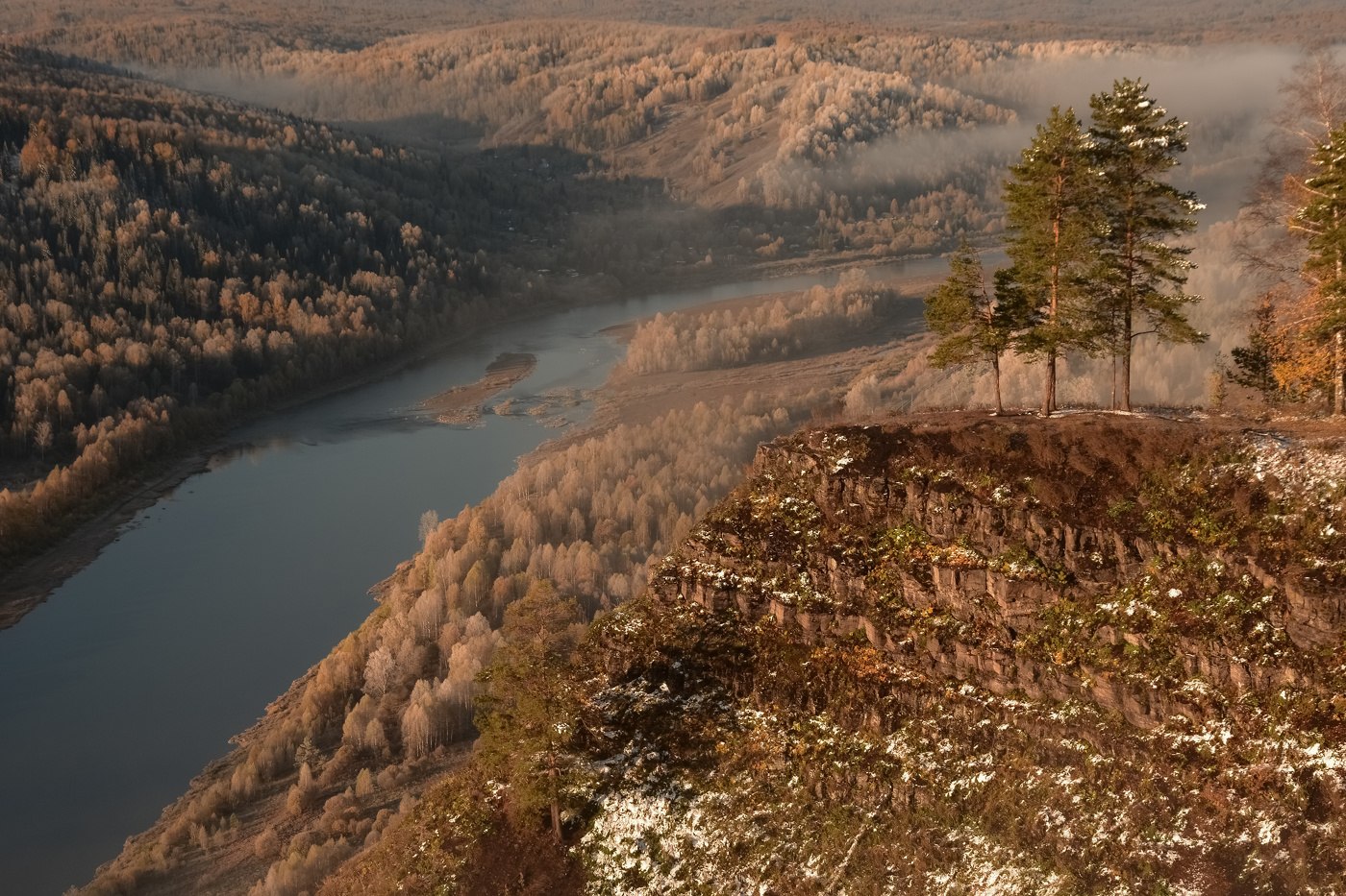 На утёсе в октябре