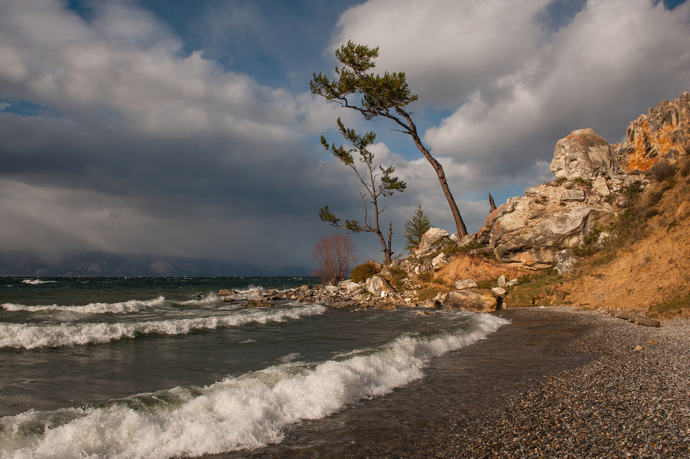 Волнуется Байкал...