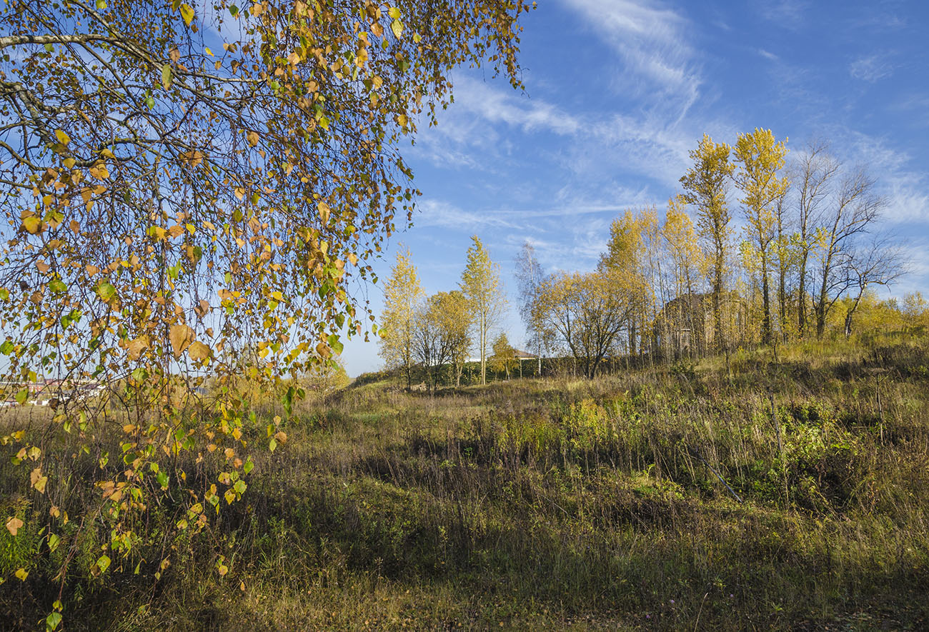 Осень. Дом на холме