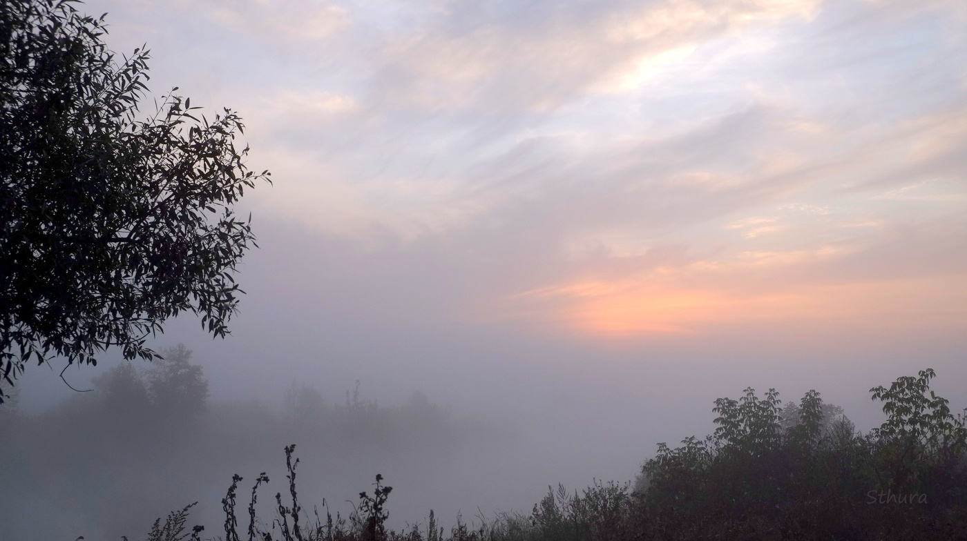 На рассвете.