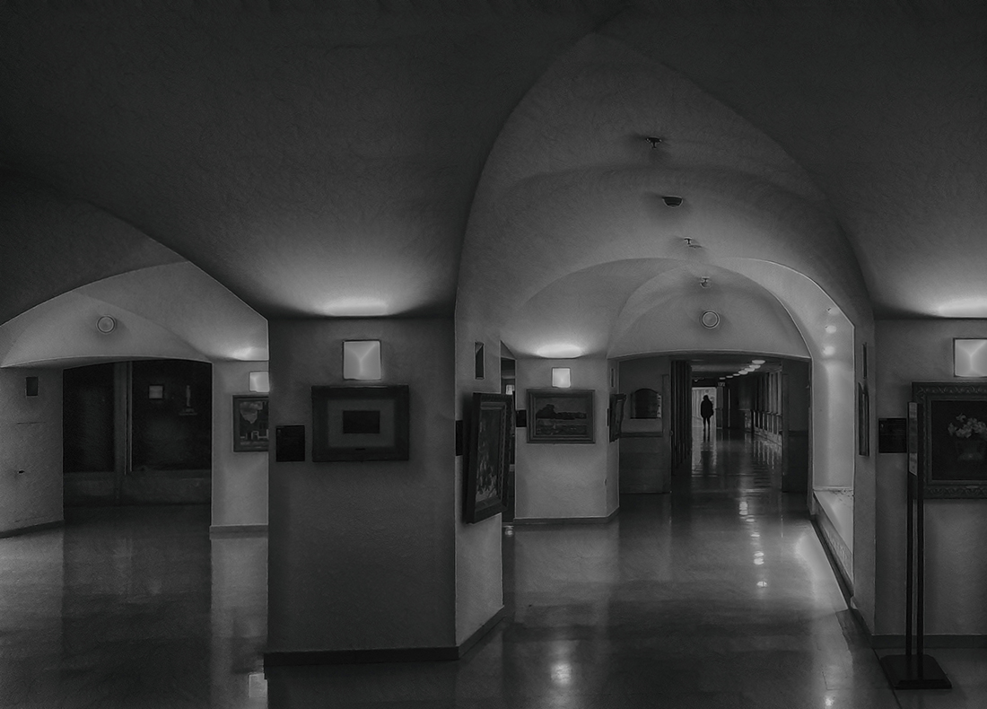 В картинной галерее