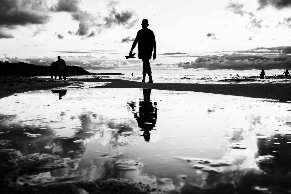 У берега моря