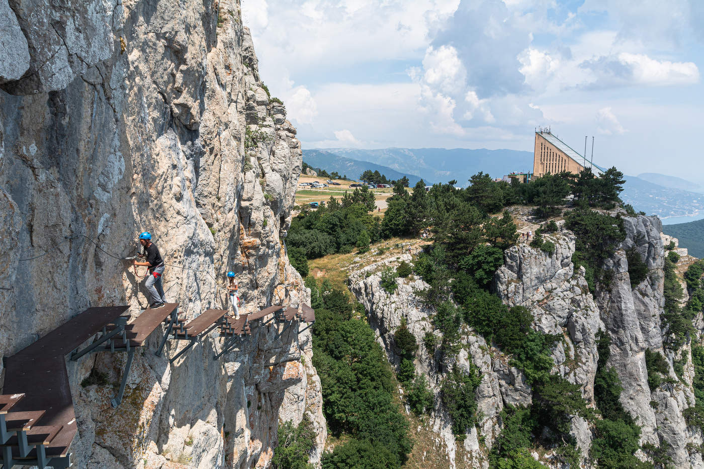 Прогулка по стене