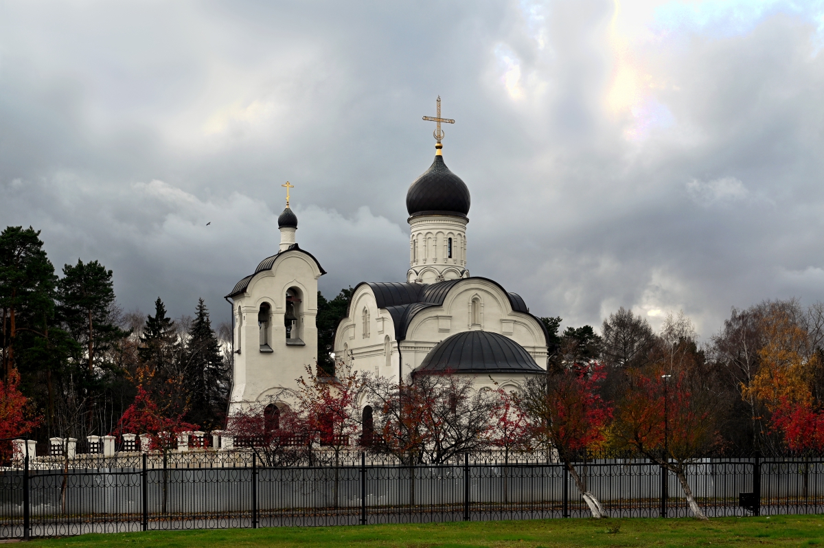 Церковь-часовня Воскресения Христова в Переделкине