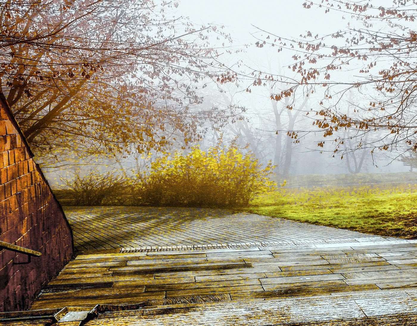 Утро. Туман. Подземный переход.