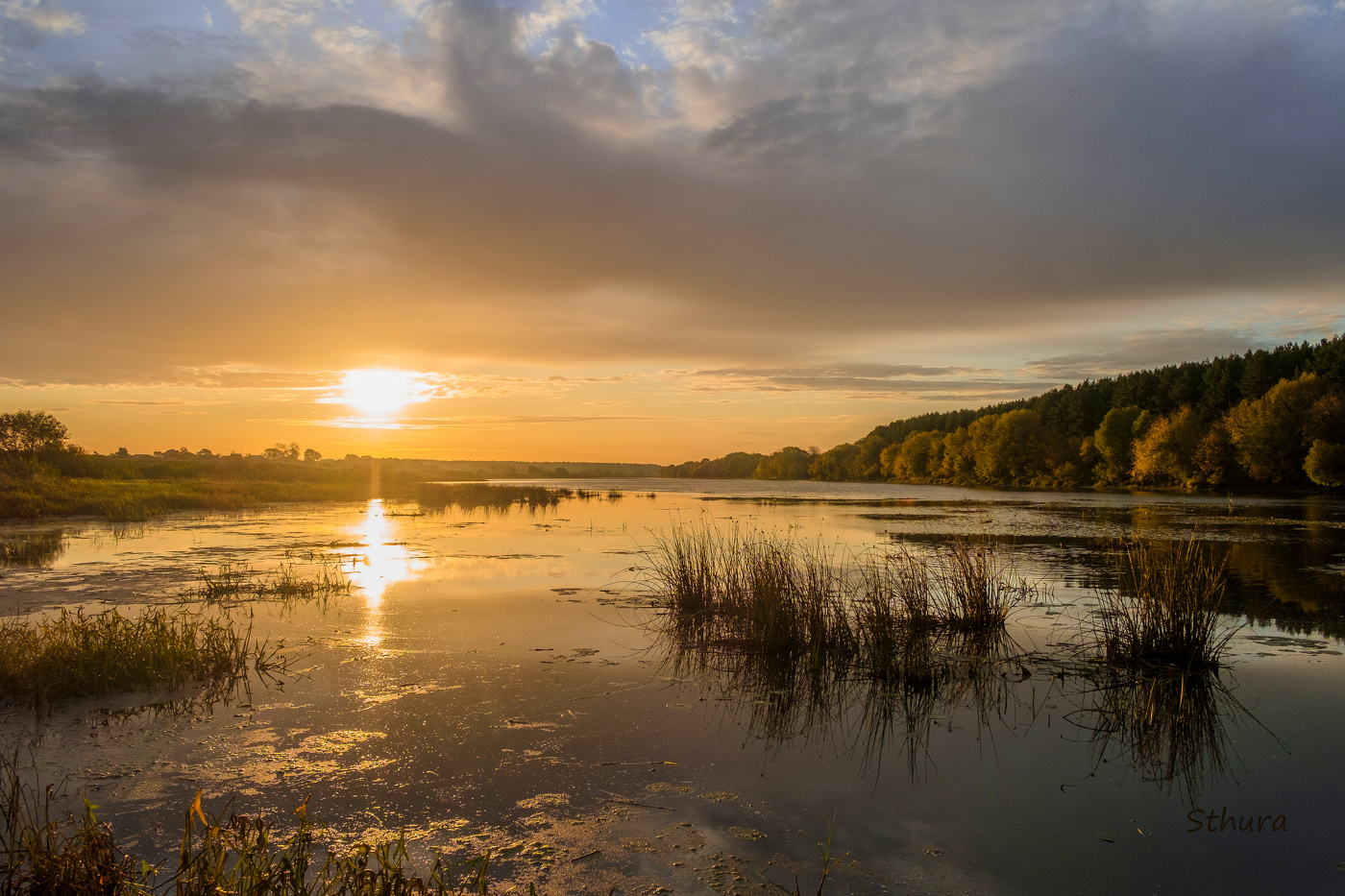Рассвет. Озеро Исток.