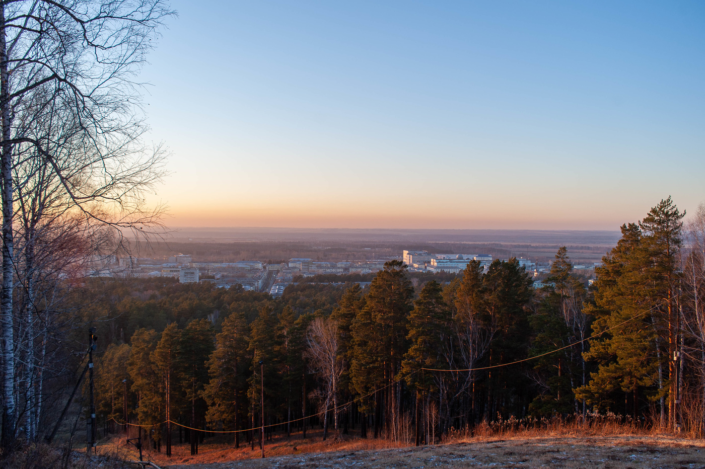 На закате дня.