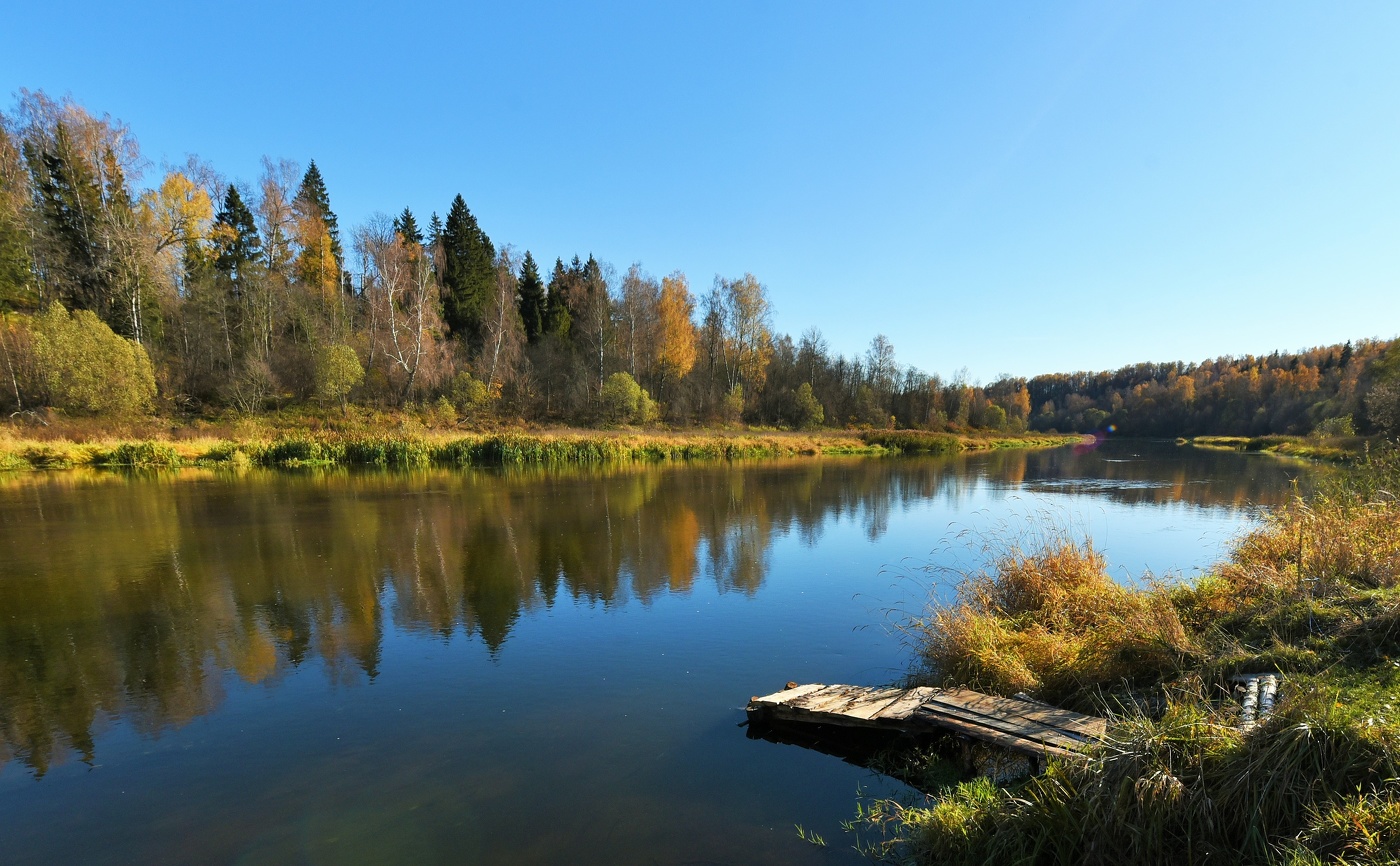 "Есть в осени прекрасная пора, когда природа, словно в ожидании..."