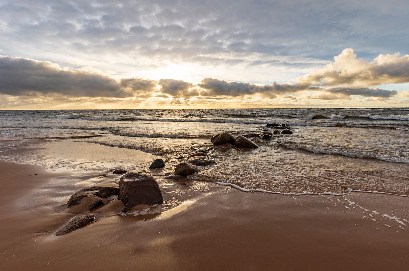 Выходящие из вод