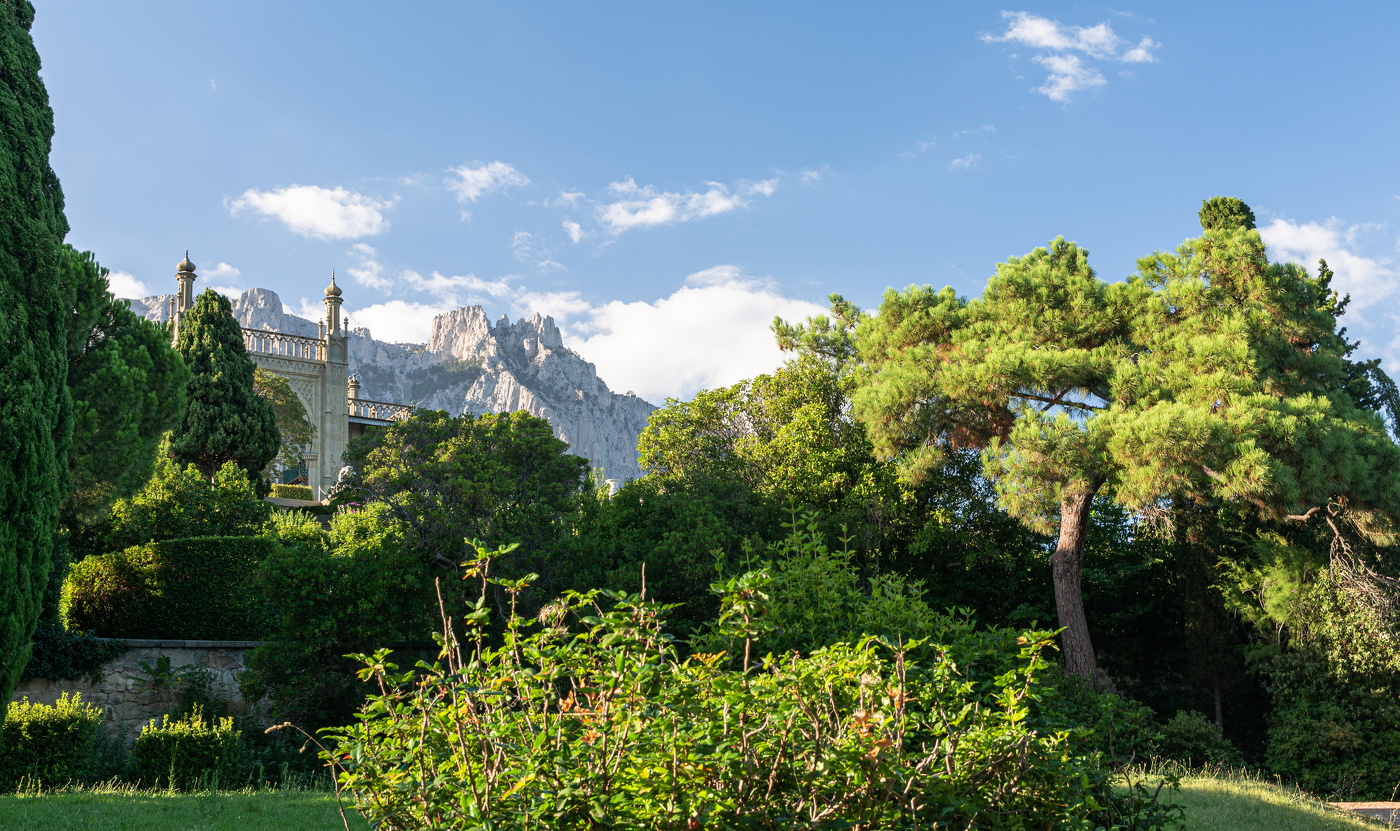 шпили Воронцовского и Ай-Петри