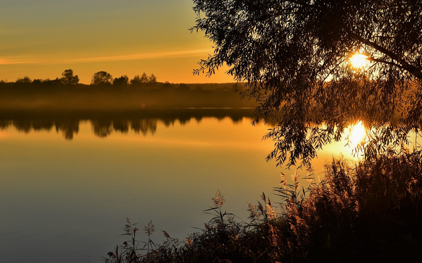 Уходит день.