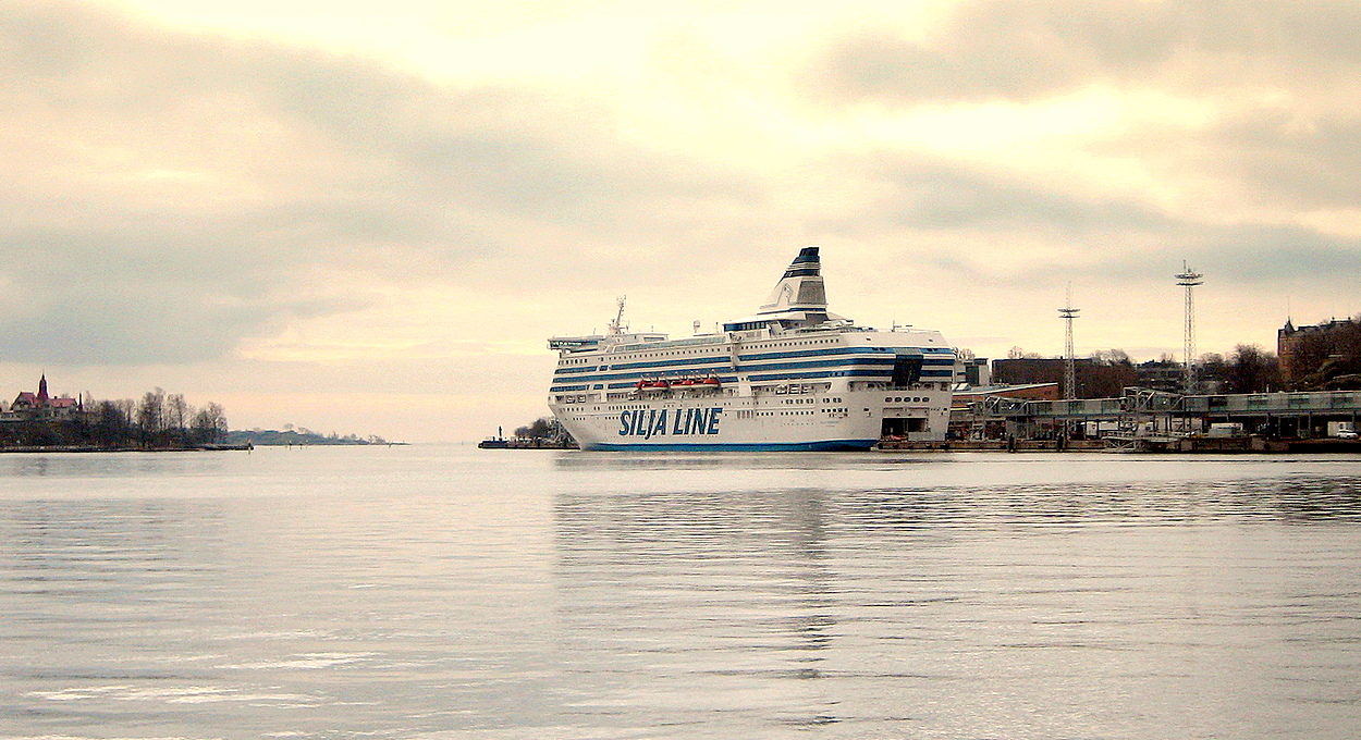 Круизный лайнер Silja Line в Хельсинском порту