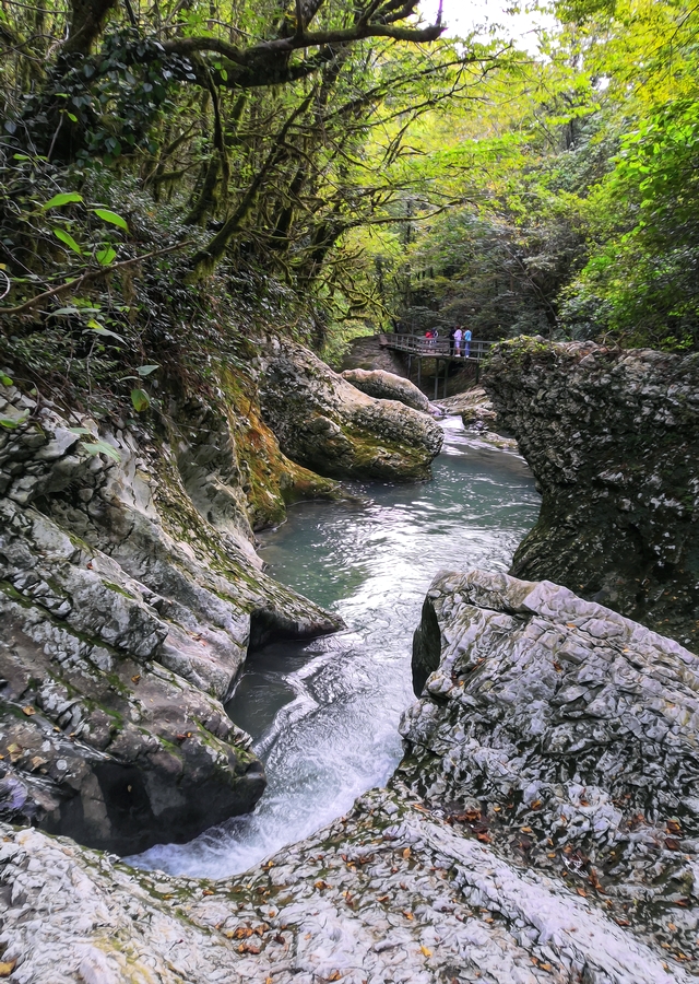 Пейзаж с мостиком.