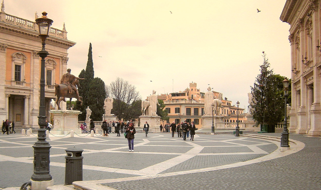 Капитолийская площадь в Риме со статуей Марка Аврелия