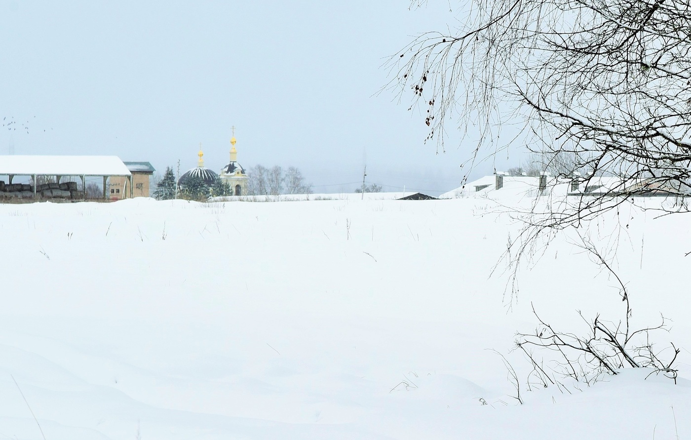 "И все-таки церковь над тихой деревней покой навевает блаженный..."