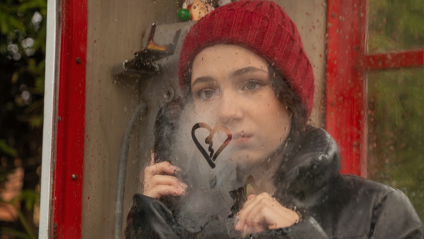 «Плачет девушка в автомате...»