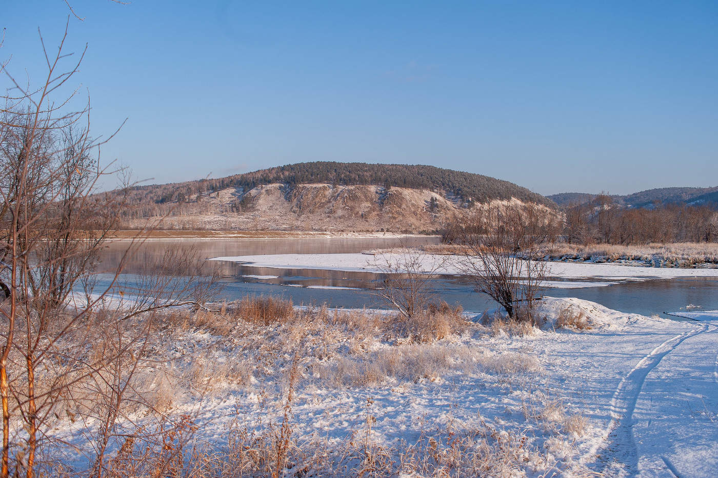 Уже не осень, ещё не зима.