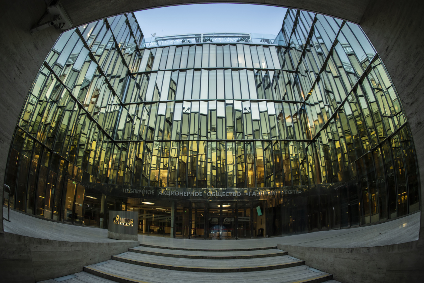 Зеркальный дворик