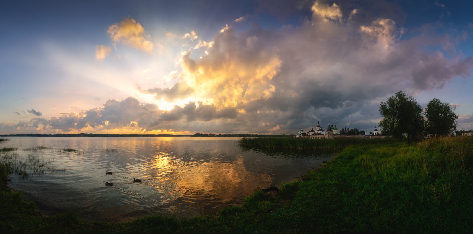 Августовский закат в Кириллове