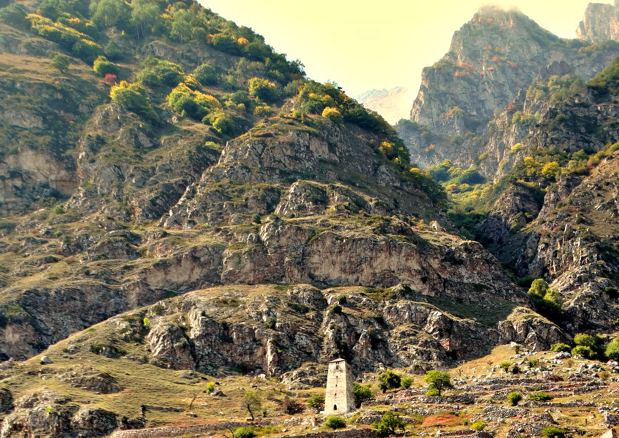 Осень запятнала горы в верхней Балкарии