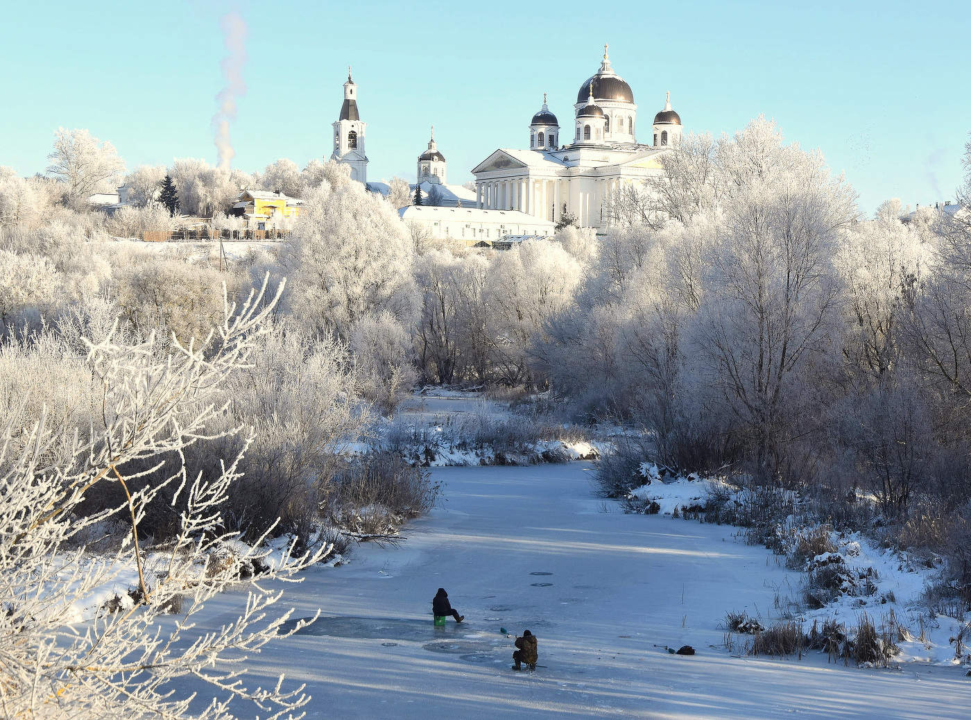 А к рыбакам, что украшеньем сидят.....
