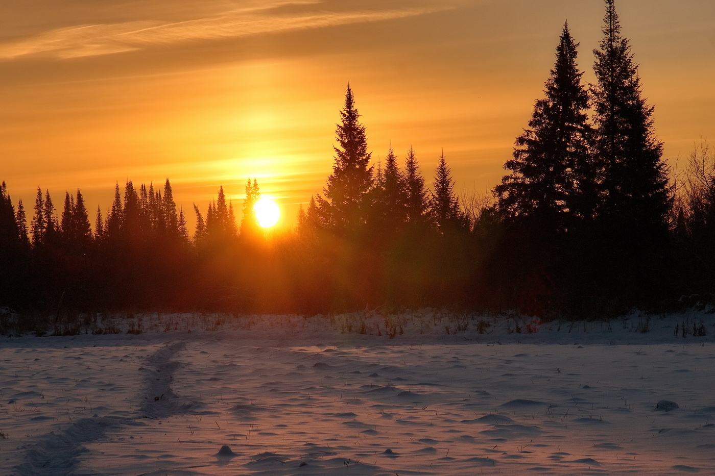 **Солнышко садится.*