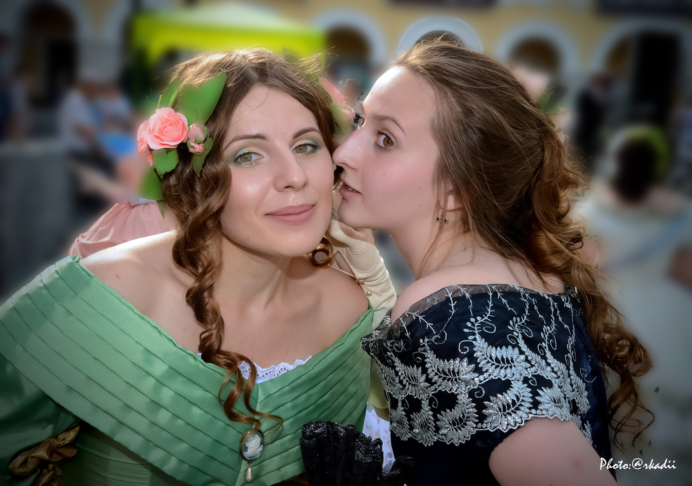 Тот что с лева, мой!