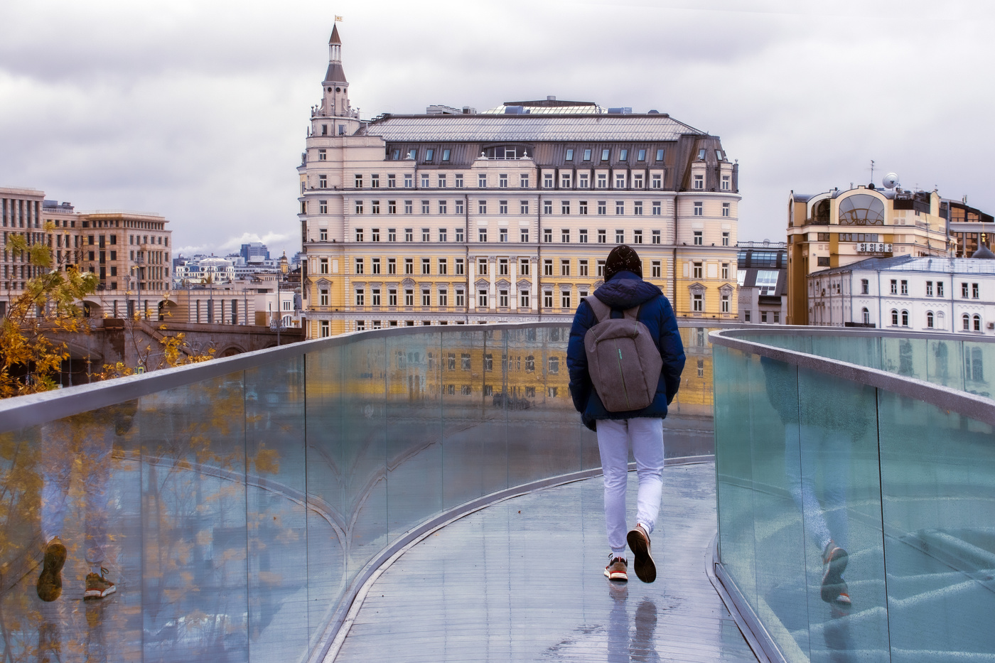 Шагаю по Москве