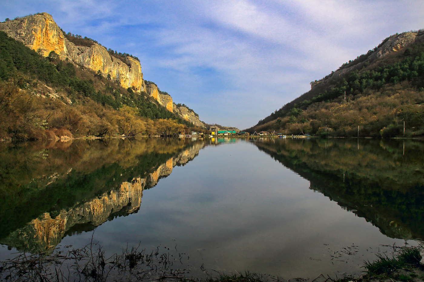 Утро у озера