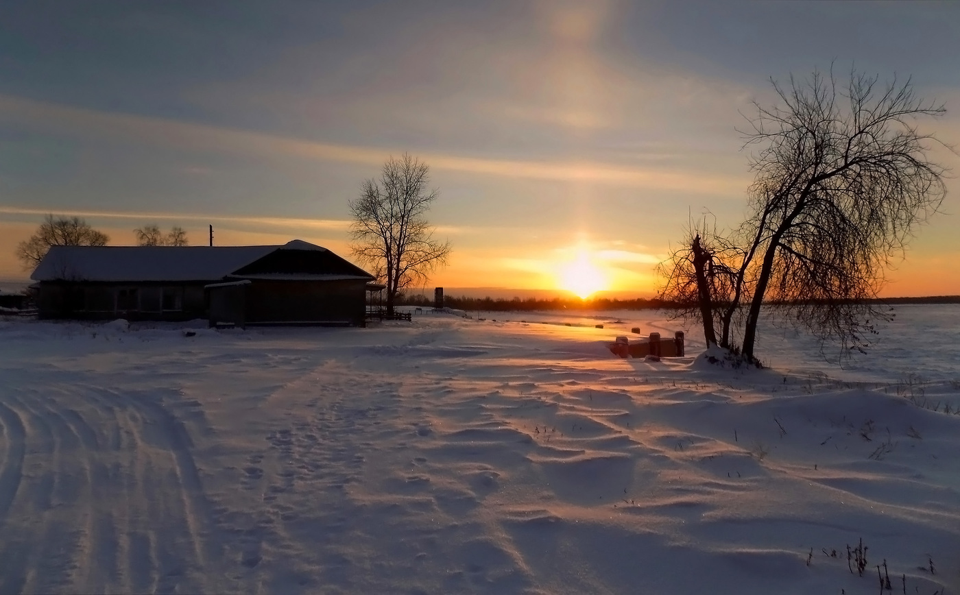 Зимний деревенский закат