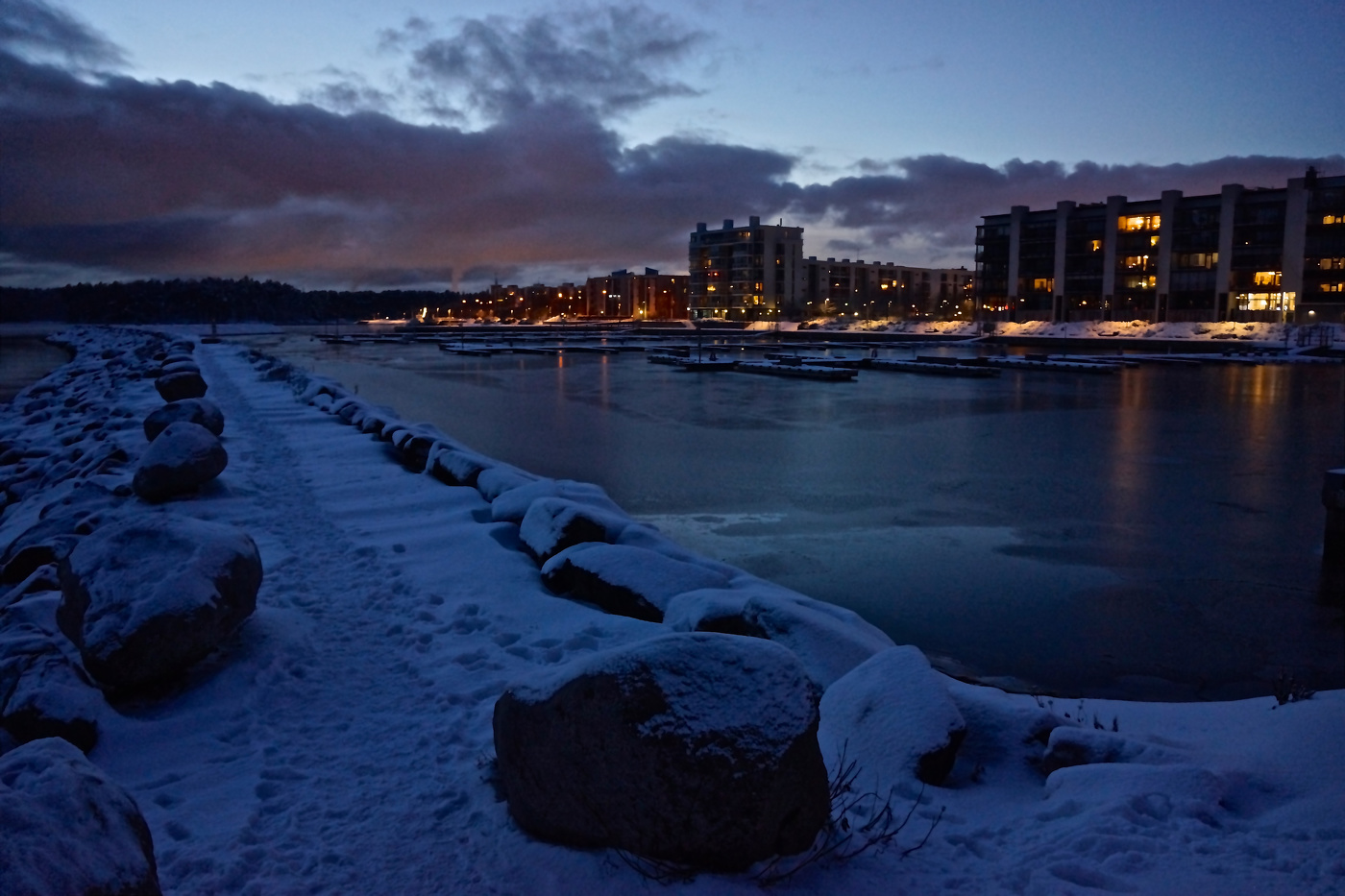 День отошёл...