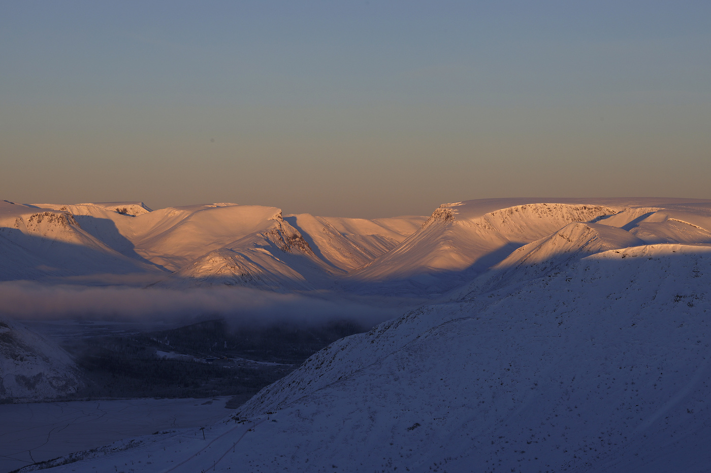 Горы Хибины в солнечный день