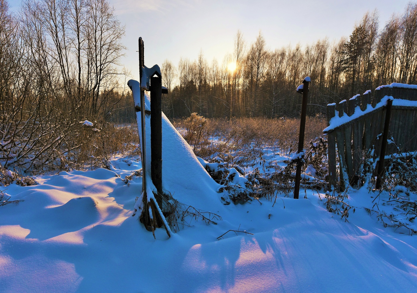 "Уже декабрь, озябший и печальный ..."