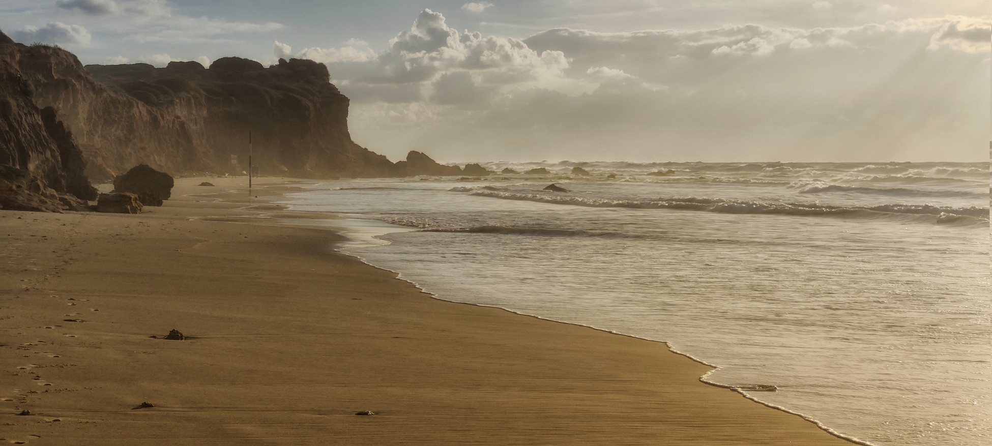 Пустынный пляж