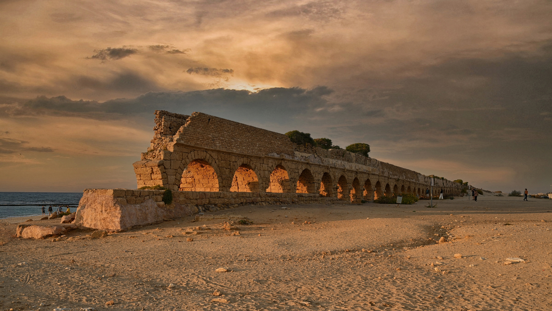 Каменный поезд