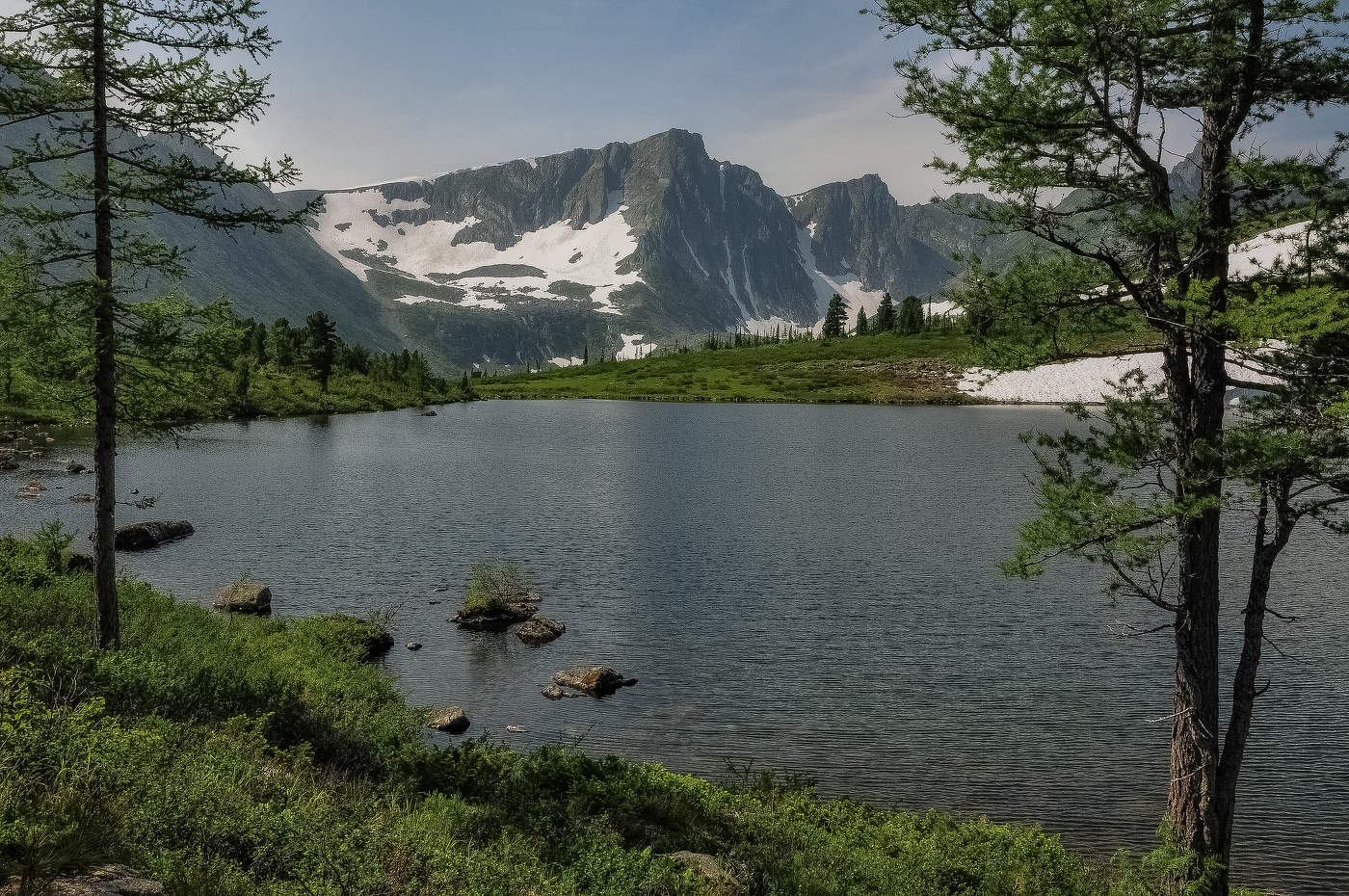 Озеро Круглое с видом на пик Стена