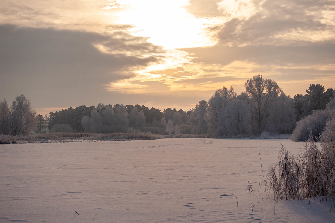 В закатах — божественная мудрость неба и солнца.