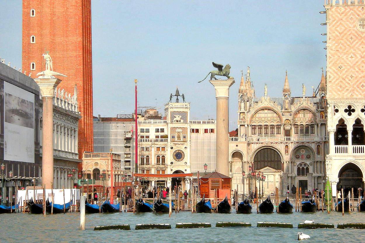 Водой подтоплена площадь Святого Марка в Венеции