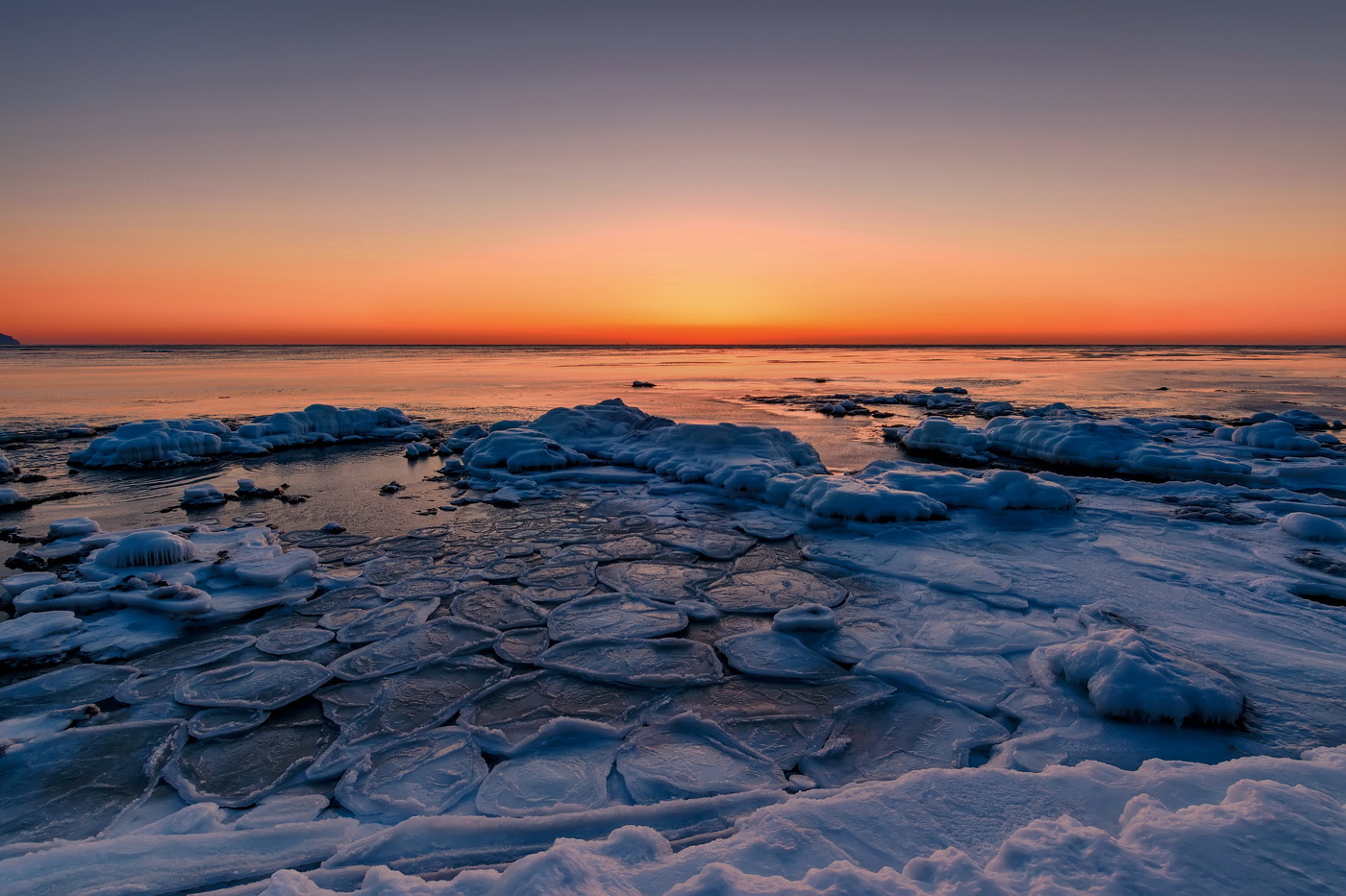Зимнее море перед восходом