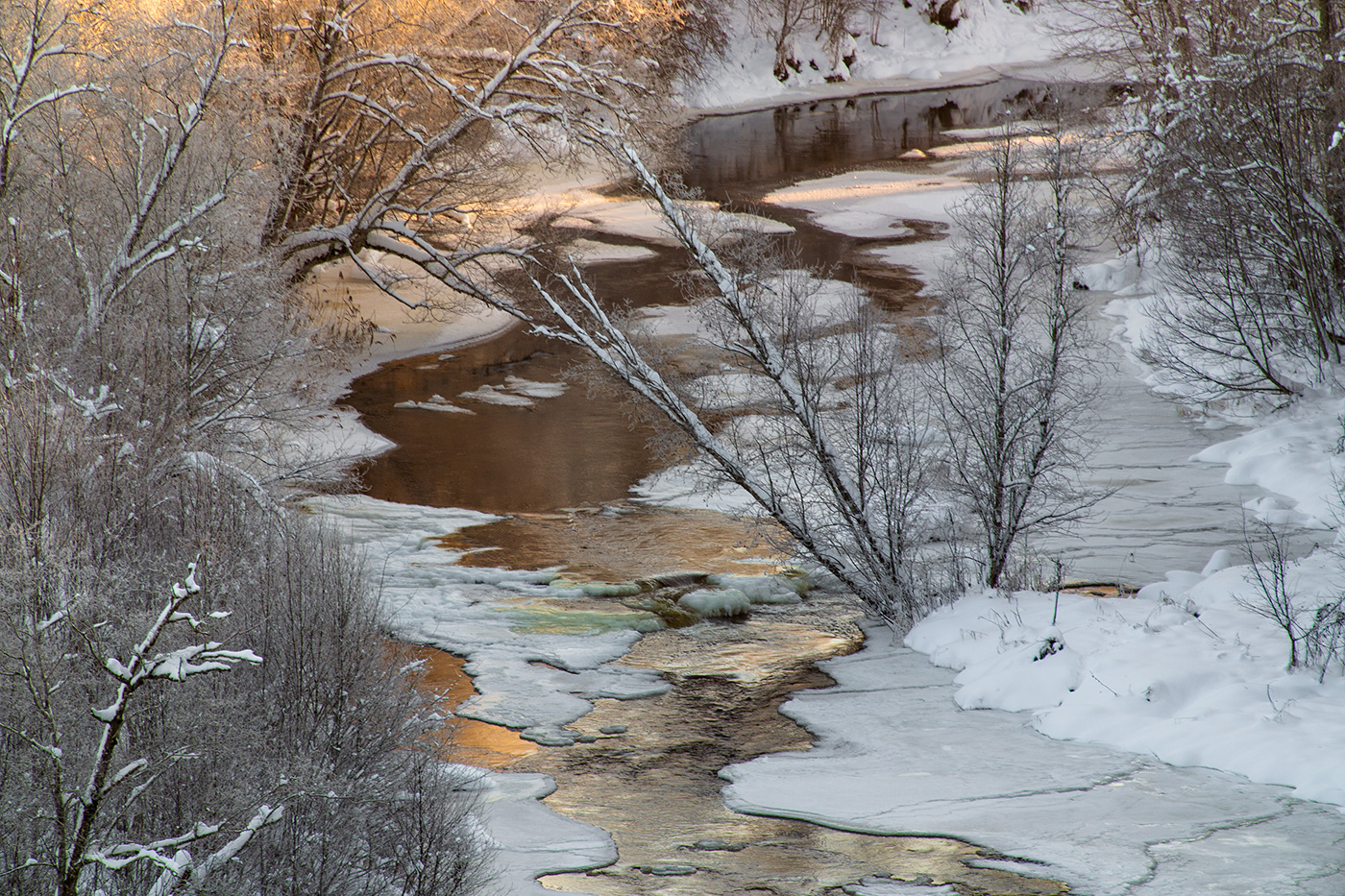 Лед против течения