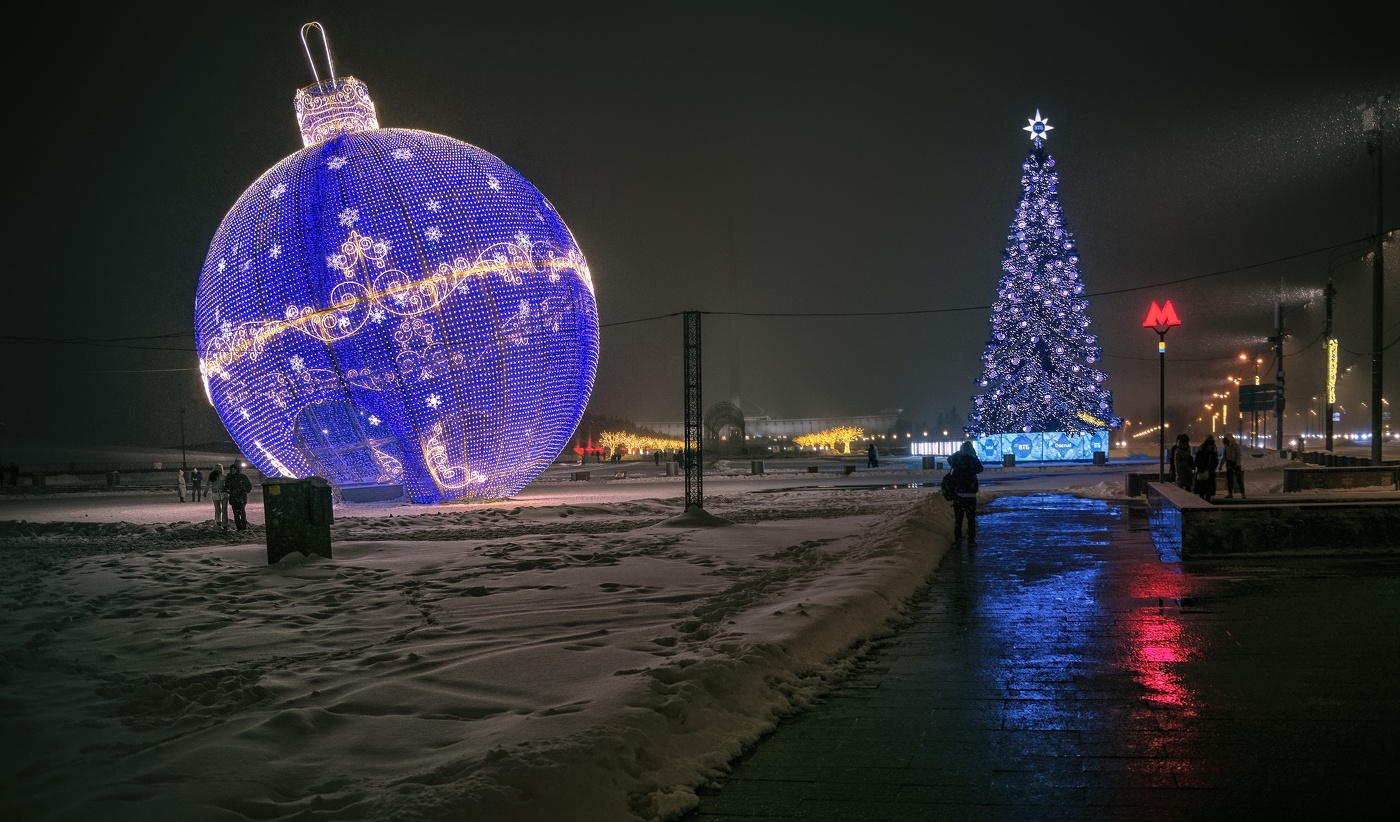 Возле парка Победы
