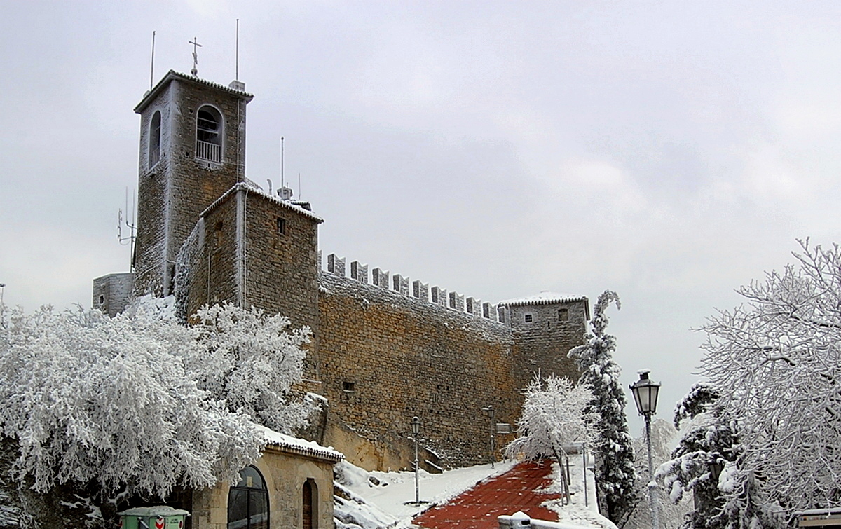 Башня Гуаита на горе в Сан-Марино