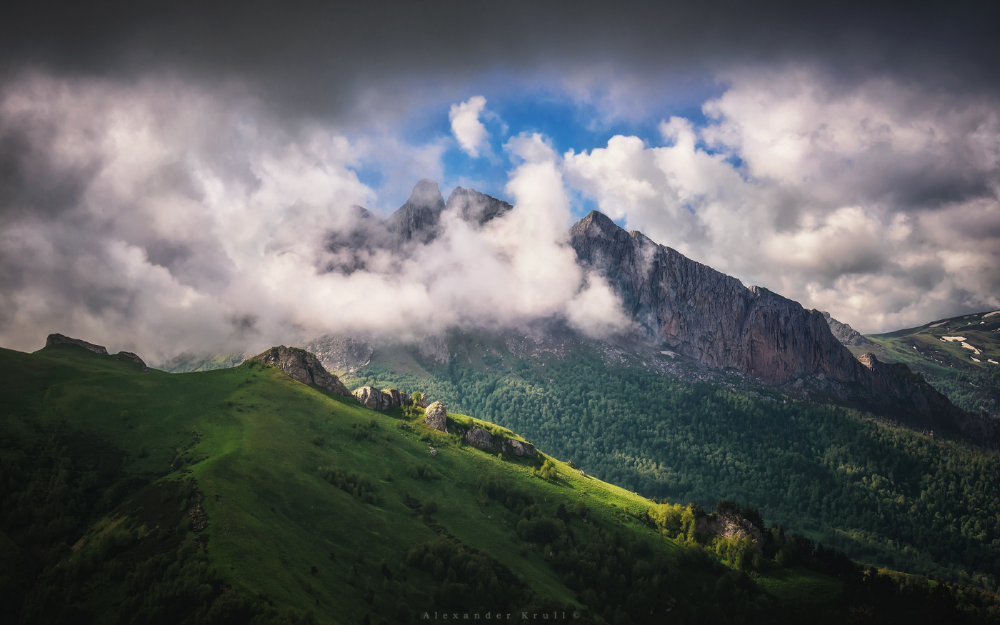 Дракон в облаках
