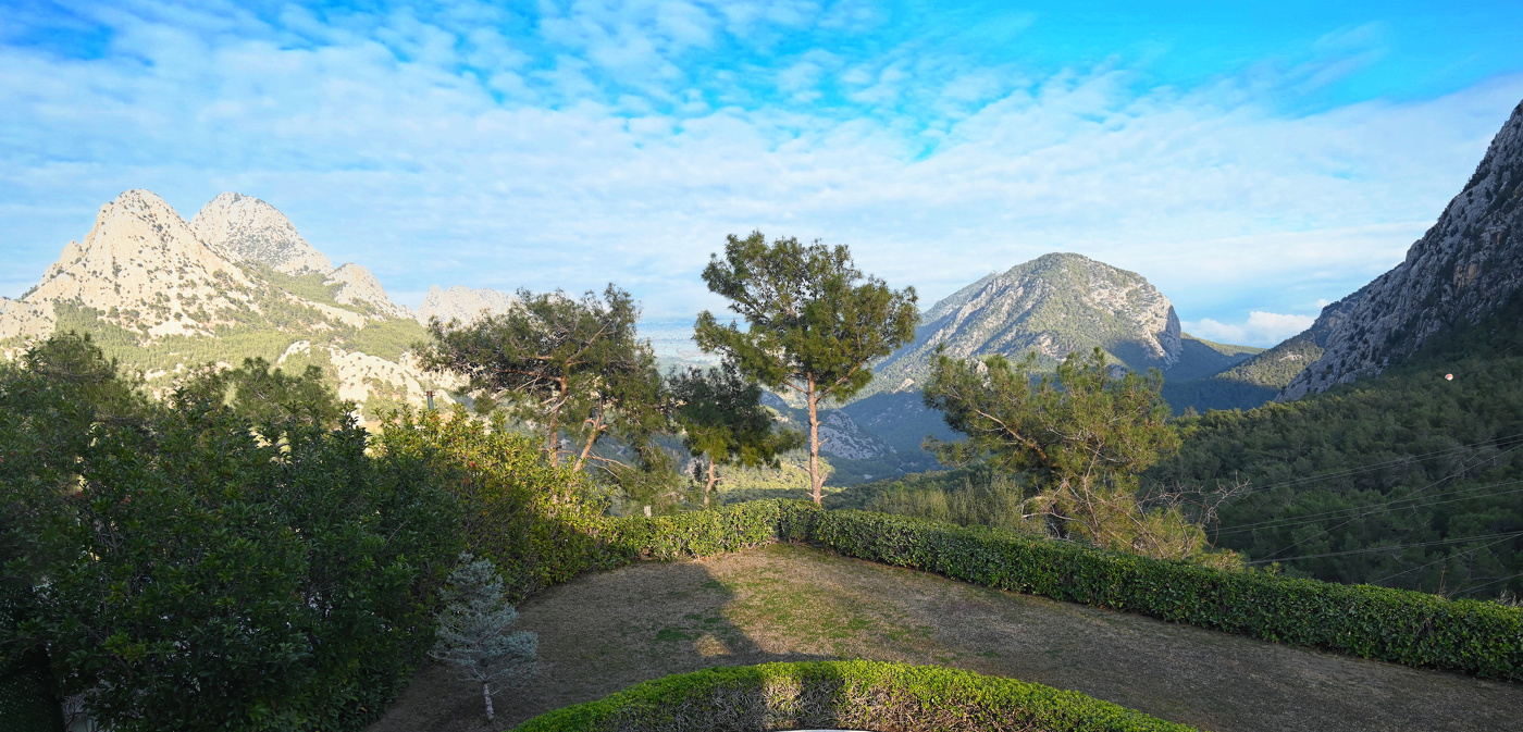 Вид на хребты Таврских гор