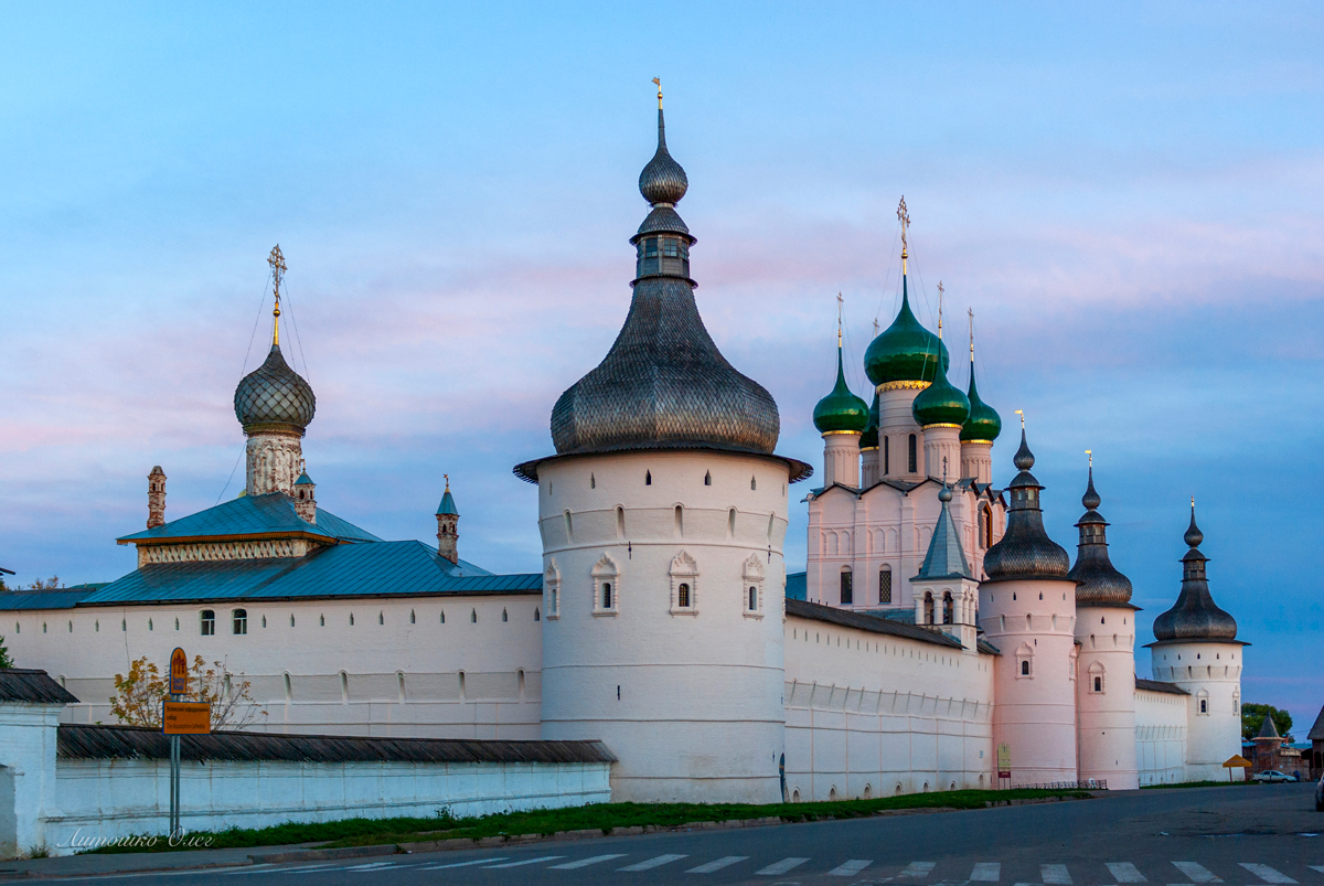 Ростовский кремль после захода Солнца.