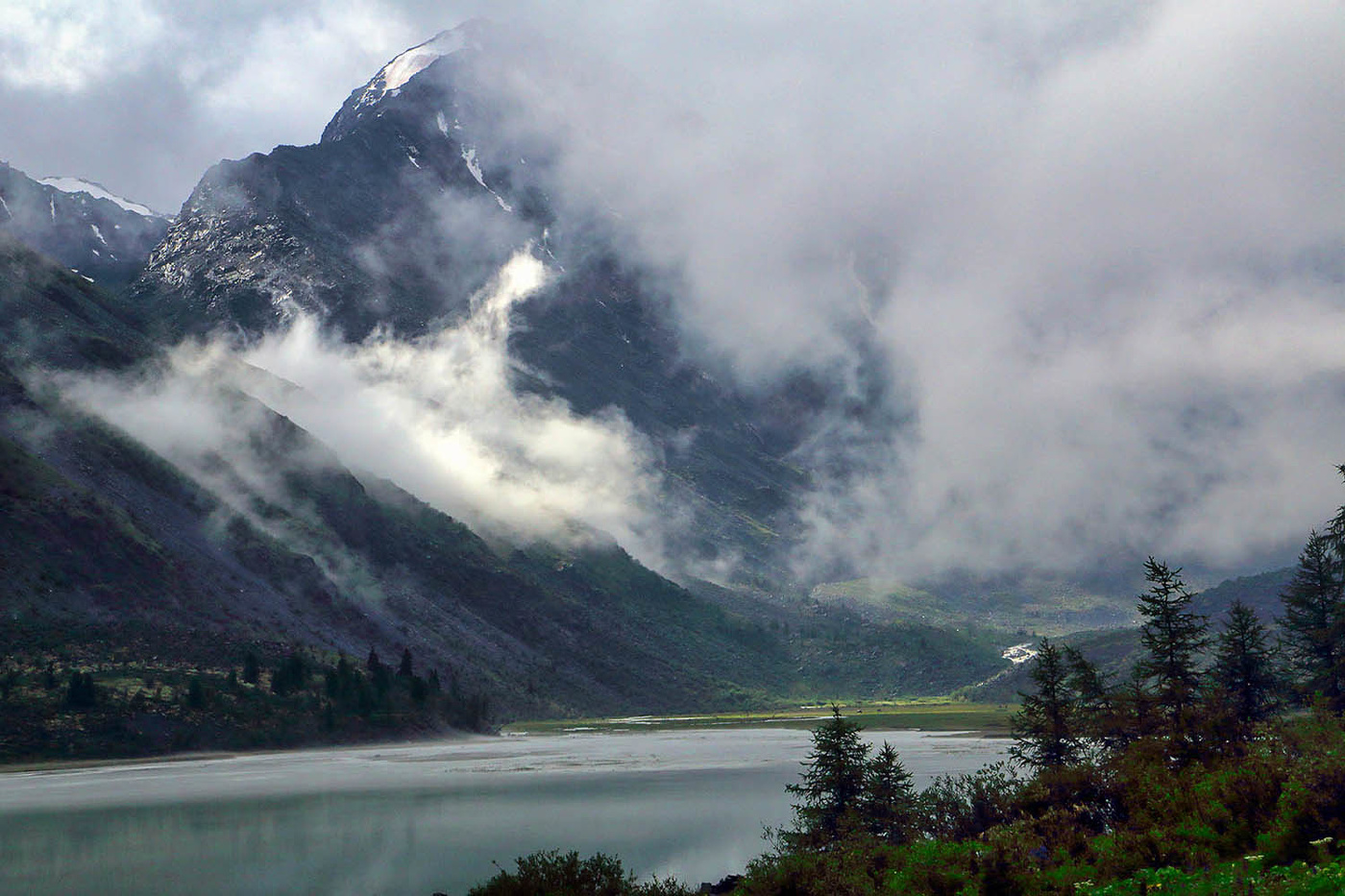 У Аккемского озера