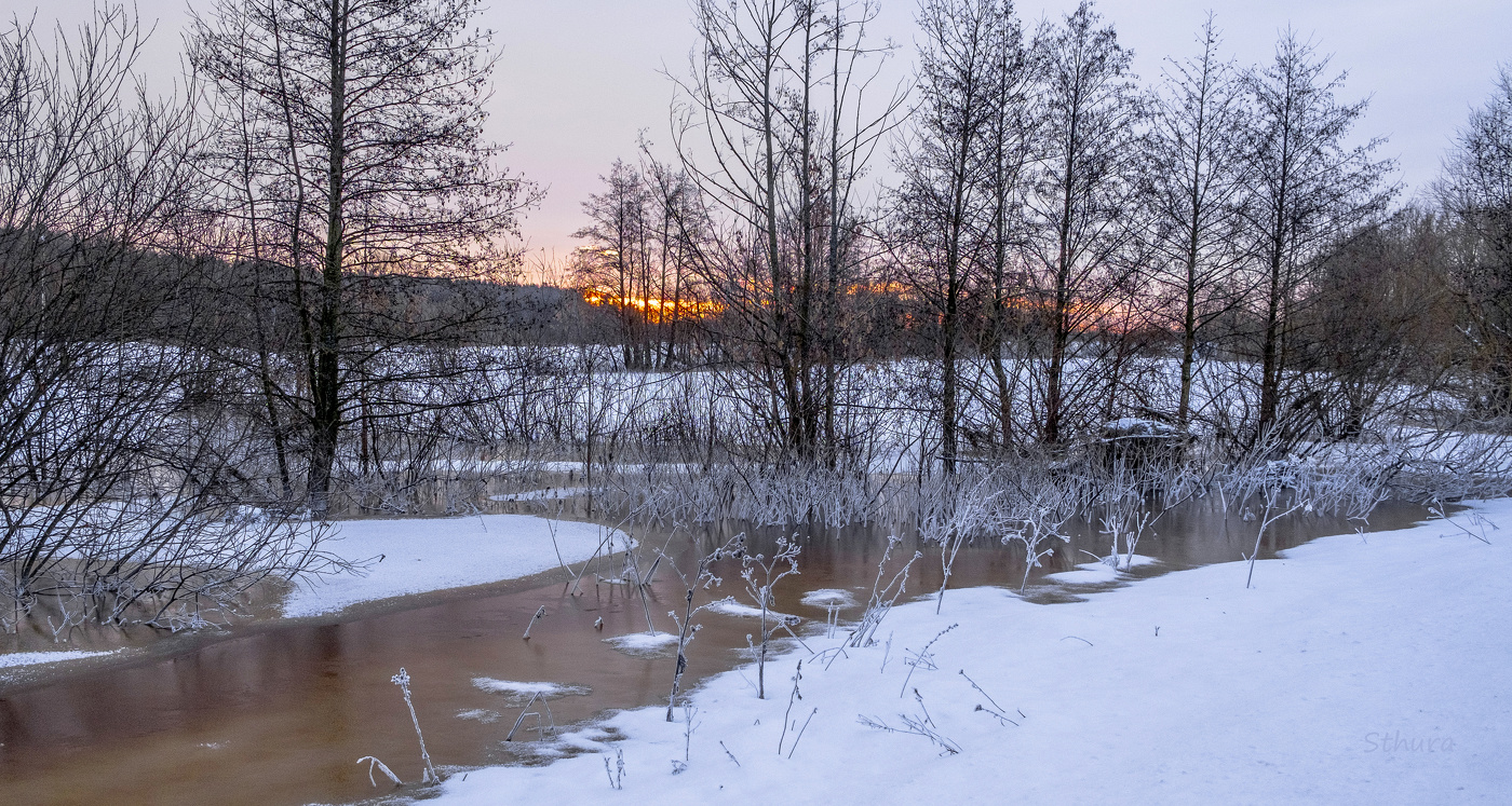 Вода прибывает.