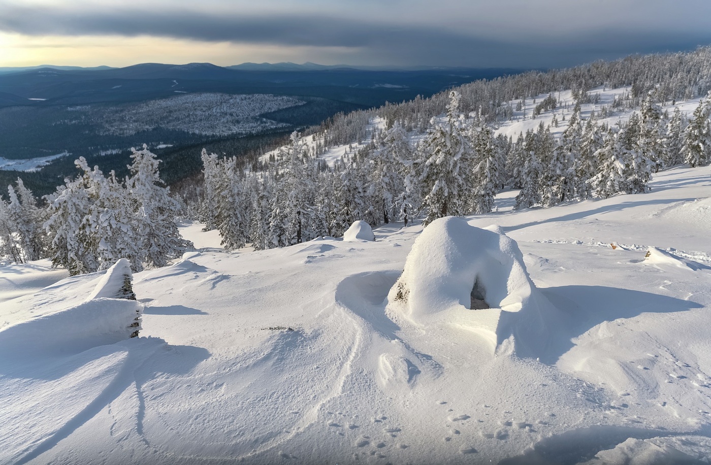 Ветреные узоры на склоне горы Аргыджек